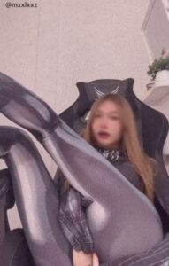 น้องหญิงตัวเล็กซอยหีดิบด้วยควยเทียมยักษ์ แตกในครางลั่นโยกตูดกระแทกแรง