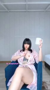 คลิปหลุด Onlyfans น้องมามูก นมใหญ่เด้ง ผิวขาวสักลายจัด ซอยหีโซฟาแรงๆ น้ำแตกพุ่งกระจาย
