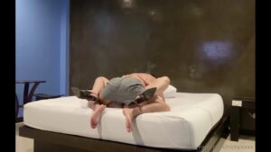 นิกกี้ ควยใหญ่เย็ดสดสาวออฟฟิศผิวขาวหีเนียน ซอยหีดุเดือดแตกในโรงแรม